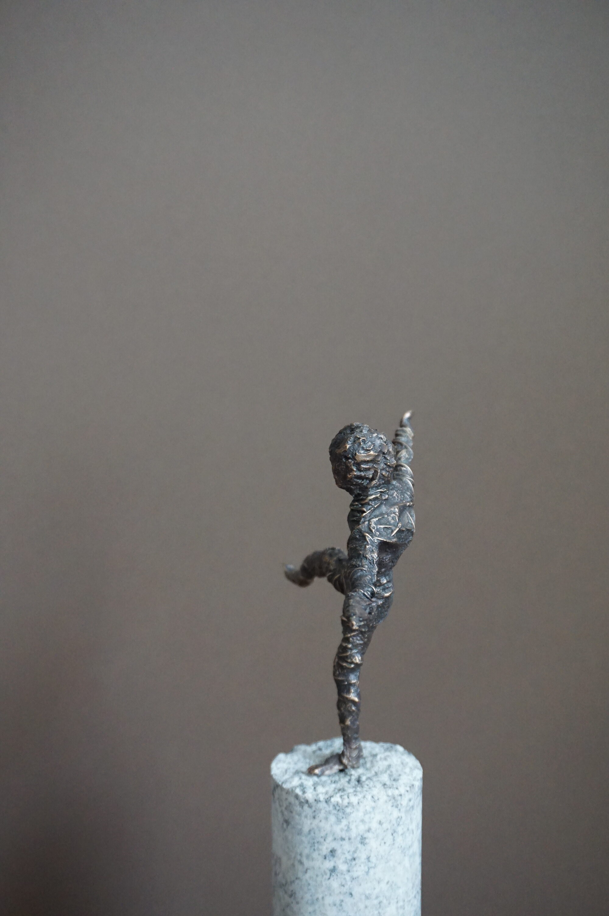 Bronzefigur Balance – Bild 5