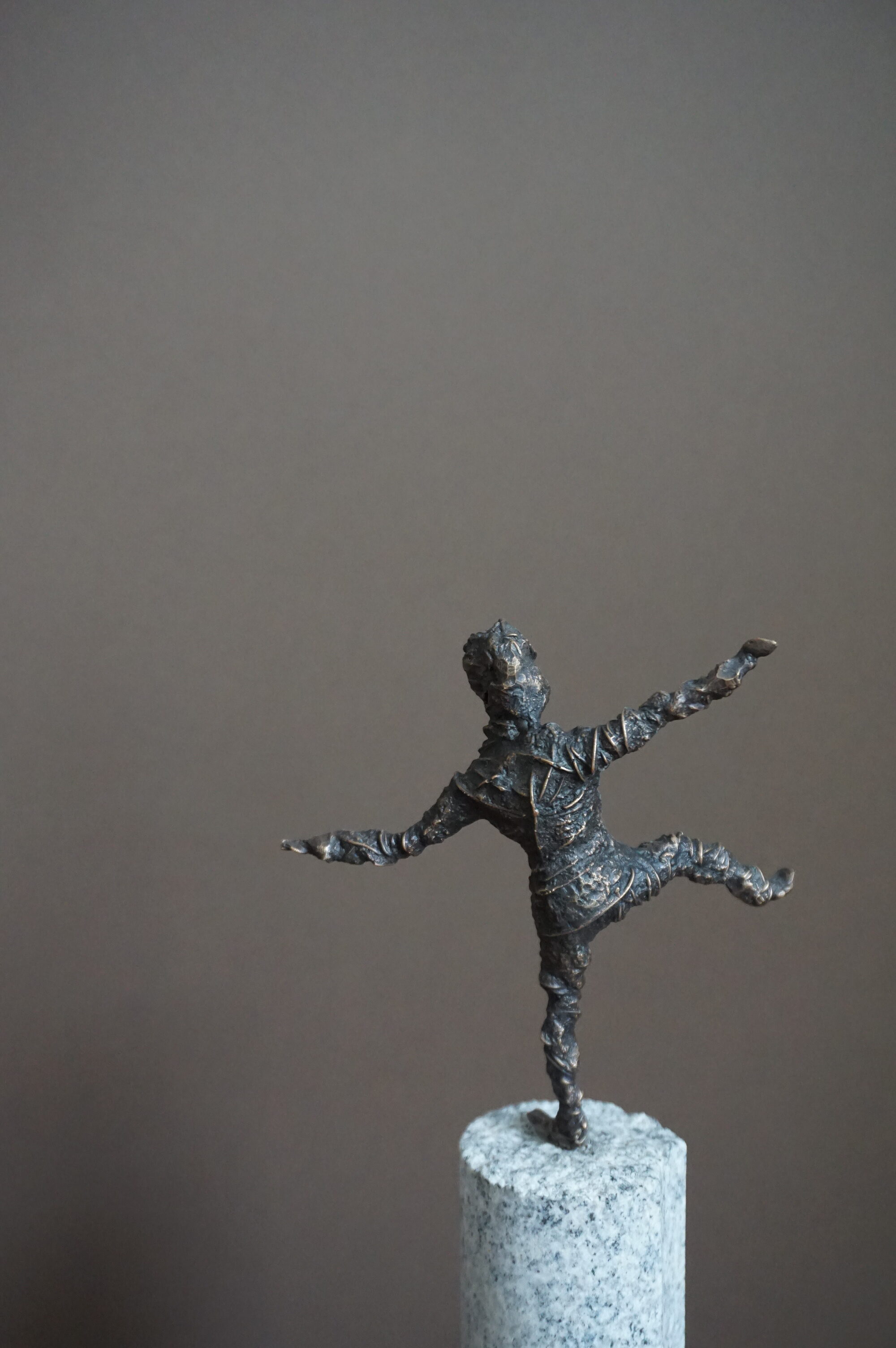 Bronzefigur Balance – Bild 4