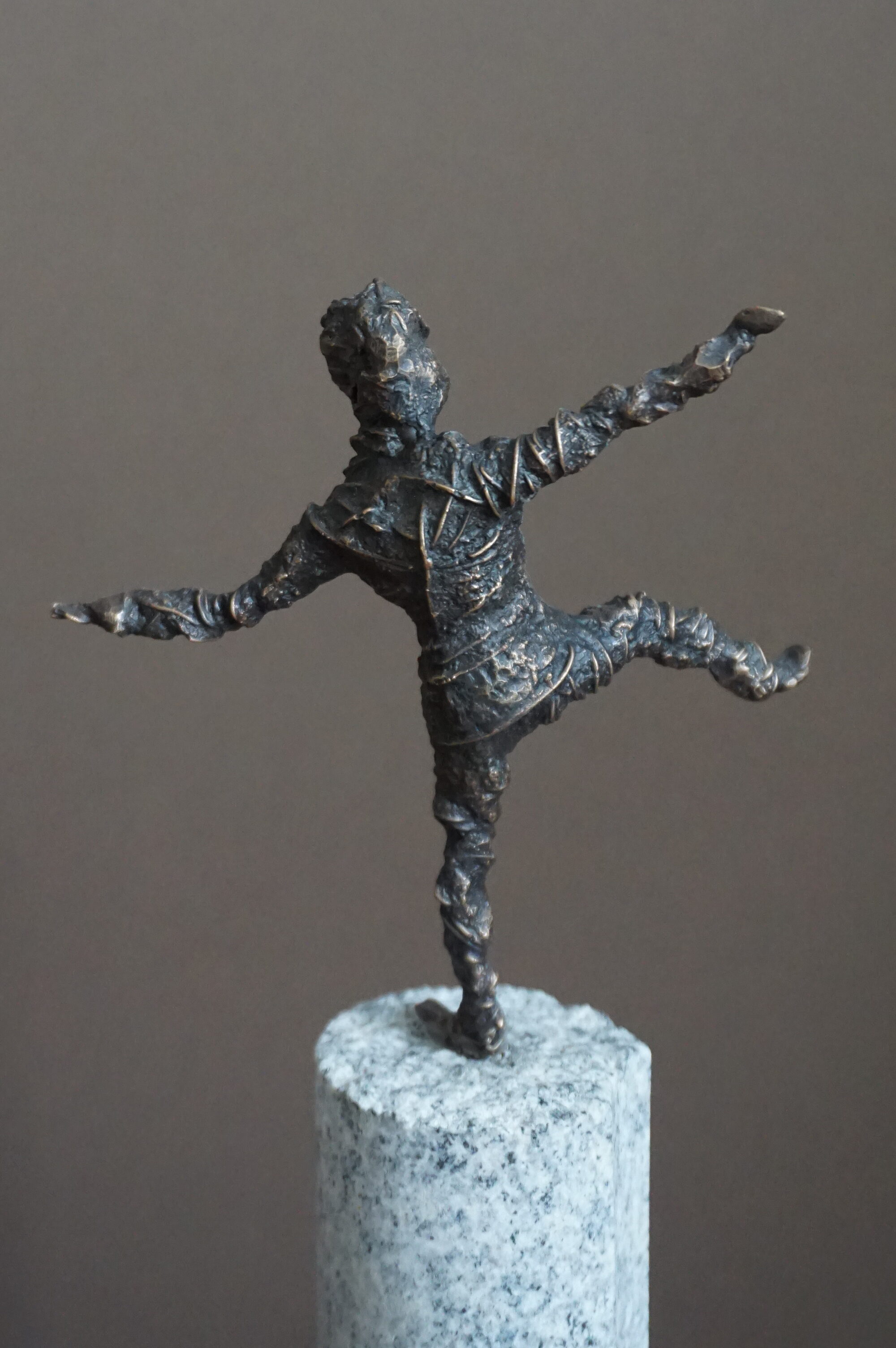 Bronzefigur Balance – Bild 2