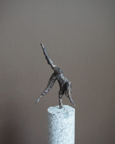 Bronzefigur Handstand