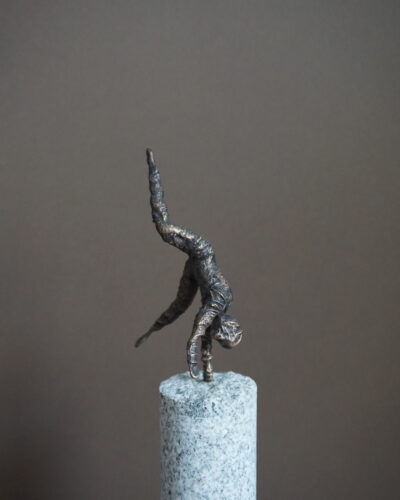 Bronzefigur Handstand