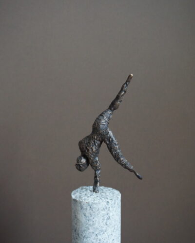 Bronzefigur Handstand