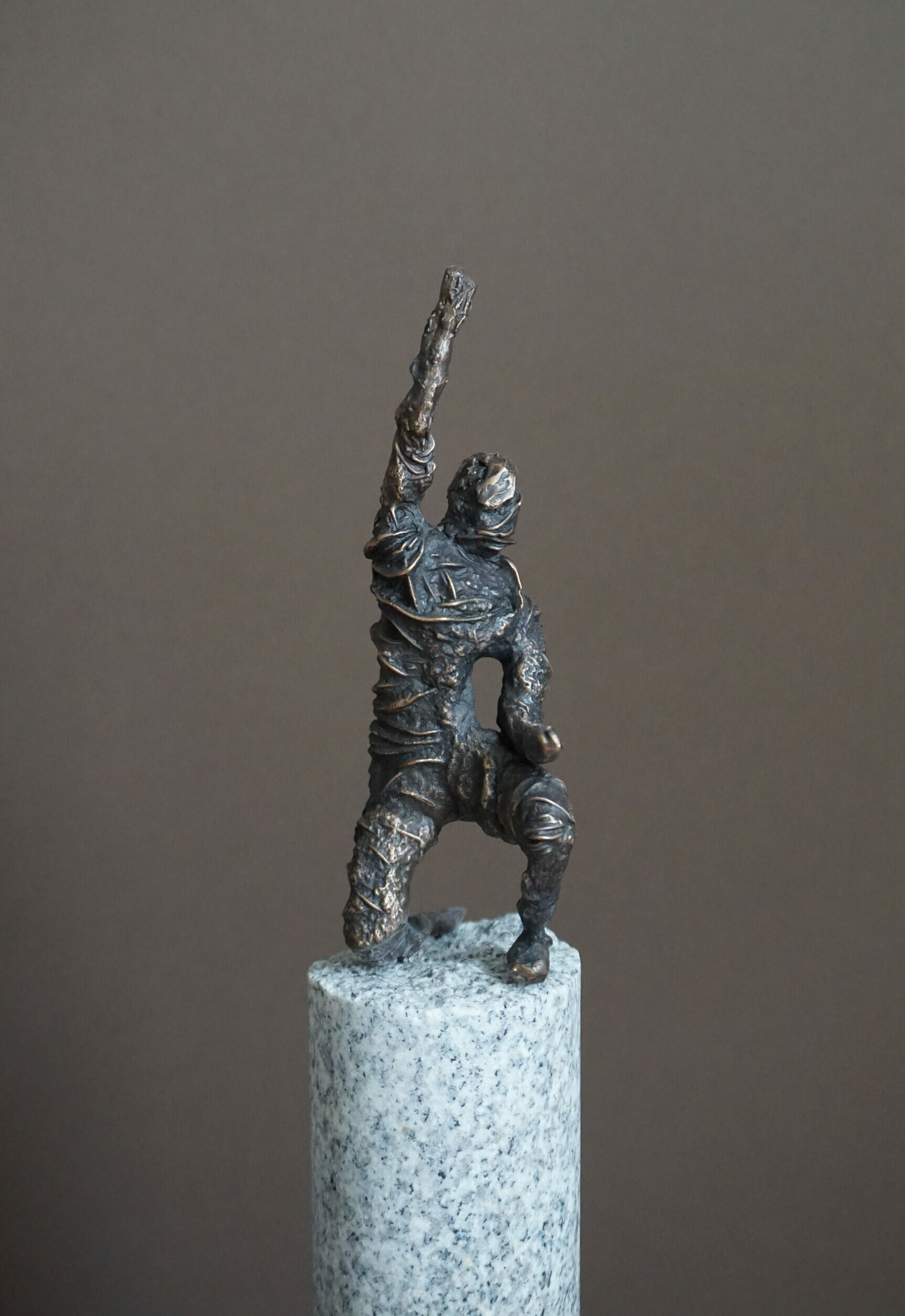 Bronzefigur Siegerpose